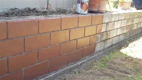 Can You Paint Retaining Wall Blocks: A Creative Exploration of Possibilities and Perspectives